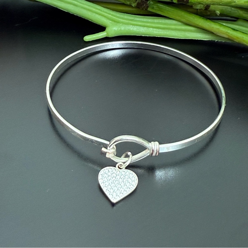 LA CN Silver-tone Pave Heart Charm Hook & Eye Bangle Bracelet 6g.